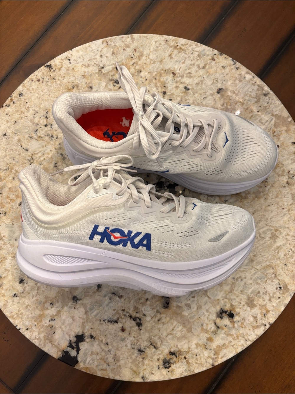 Hoka Men’s Bondi 9; size 9D - Like new condition